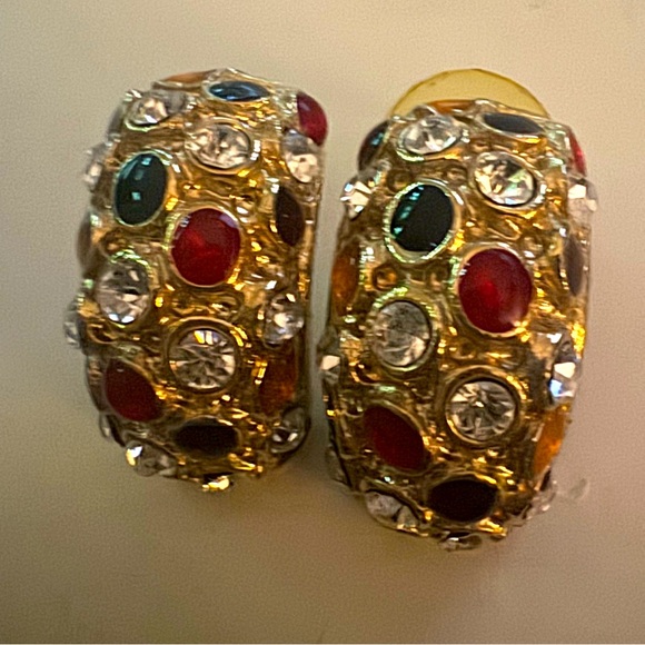 Vintage Jewelry - VTG Earrings 🤩